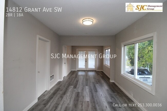 Building Photo - Two bed one bath single family home for re...