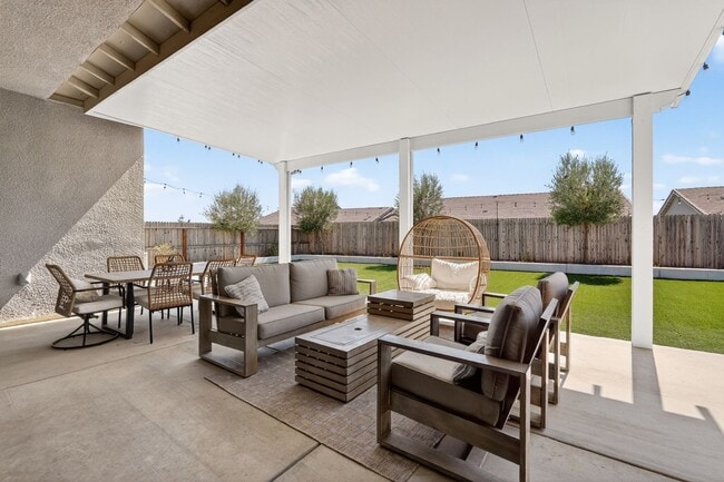 Building Photo - Charming 4BR House in Madera