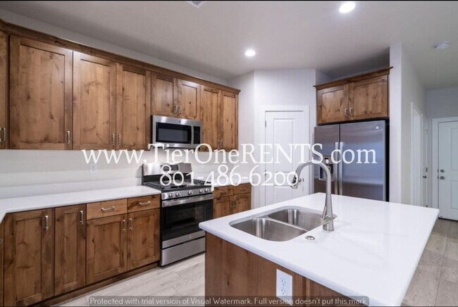 Building Photo - **Summer Special: FREE RENT for MAY**