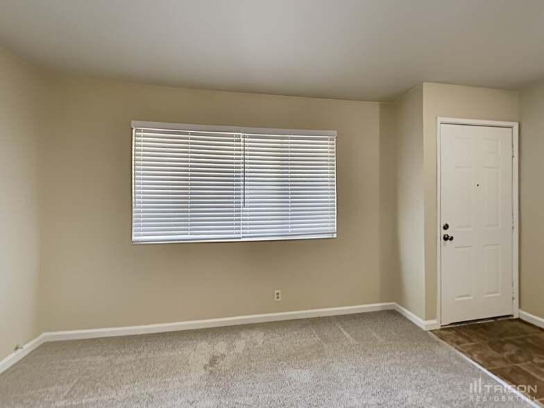 Building Photo - 831 Spoonbill Ln