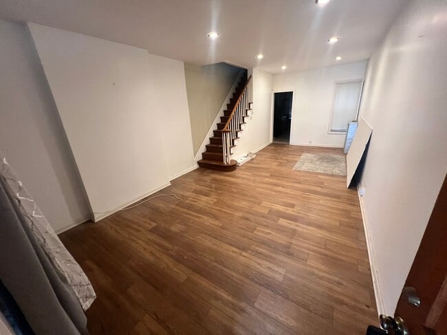Building Photo - nice house west side must see close to 29