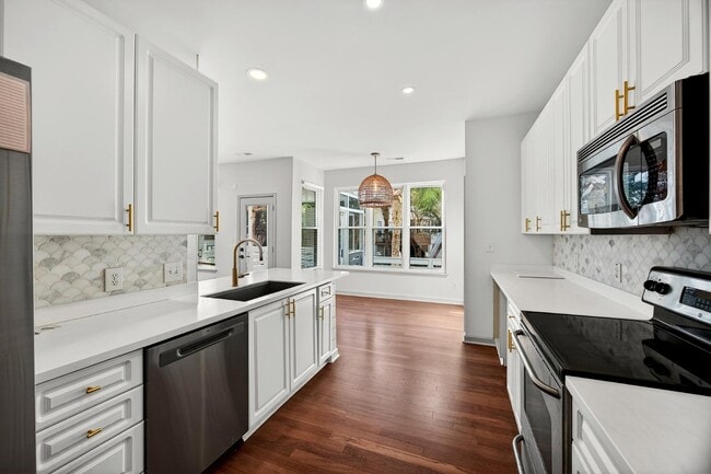 Building Photo - 1353 Black River Dr