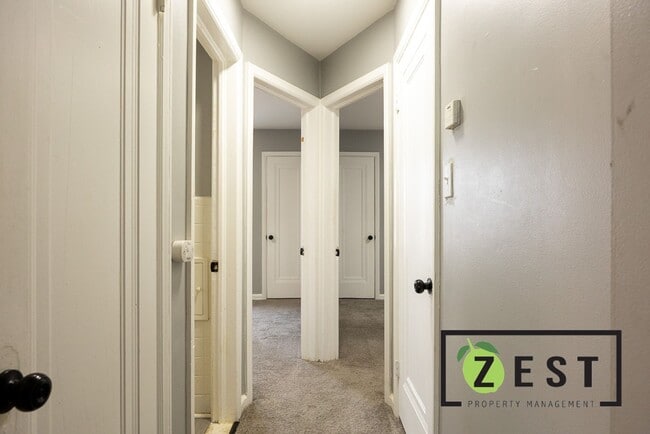 Building Photo - 3 Bed Bungalow only 1250/mo! Available for...