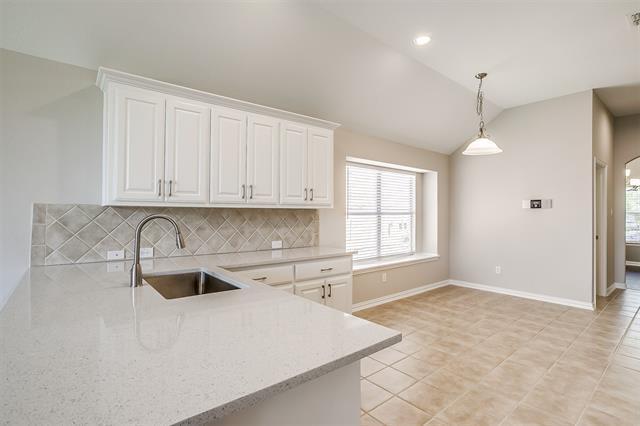 Building Photo - 2692 Lake Ridge Dr