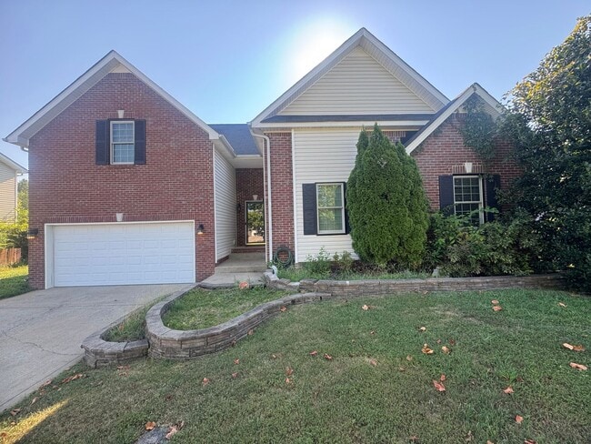 Primary Photo - Single Family Home in Clarksville!