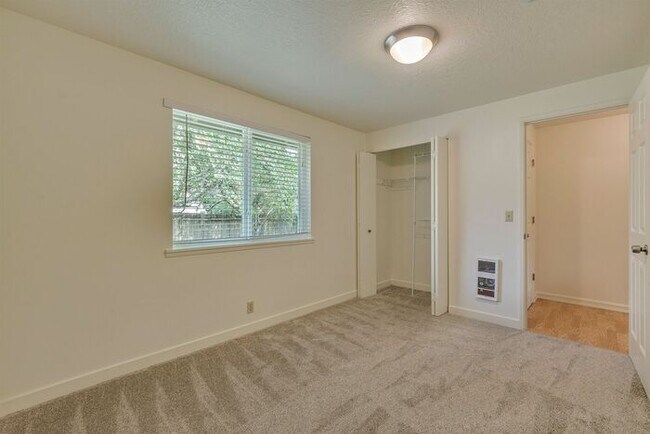 Building Photo - Freshly Updated 3-Bedroom Home with Fenced Backyard in Forest Grove!