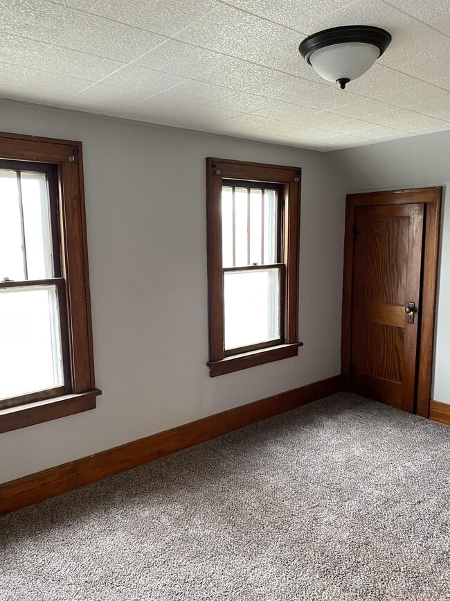 Building Photo - 1285 Lincoln Dr