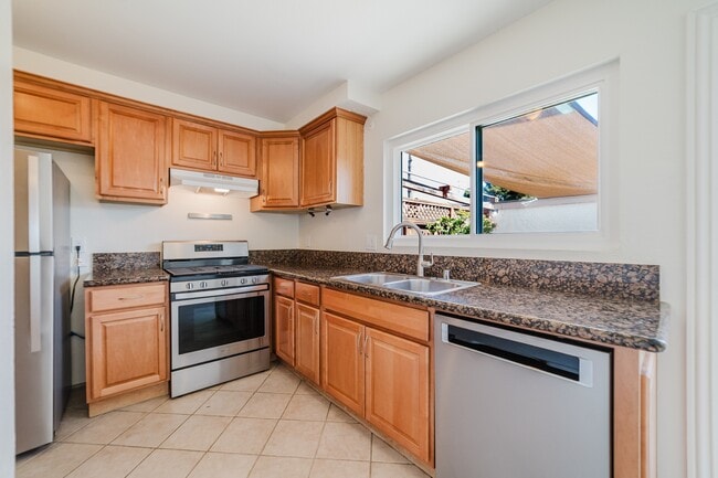 Building Photo - 4154 Baycliff Way