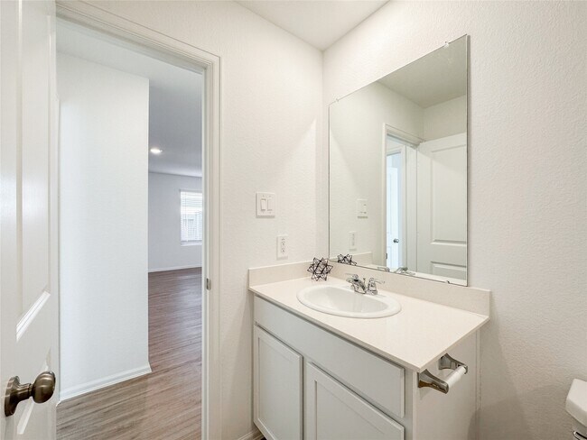 Building Photo - 1480 Las Cuevas Dr