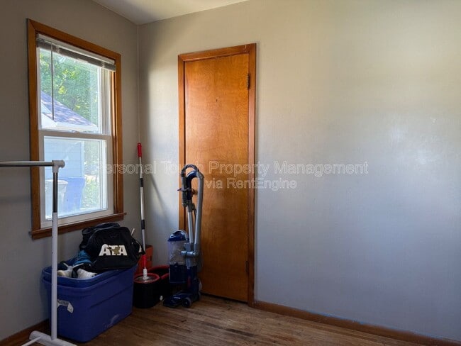 Building Photo - 413 22nd St S