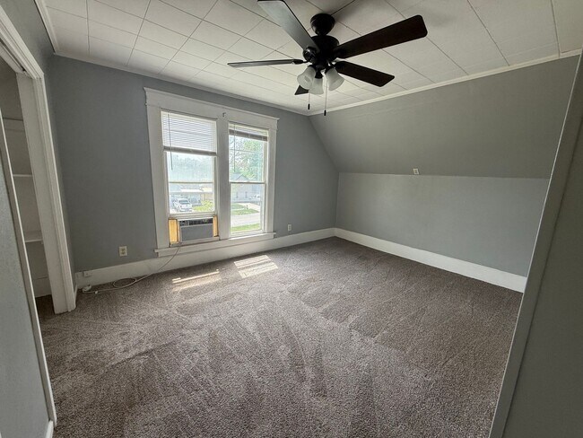 Building Photo - East 3rd Duplex