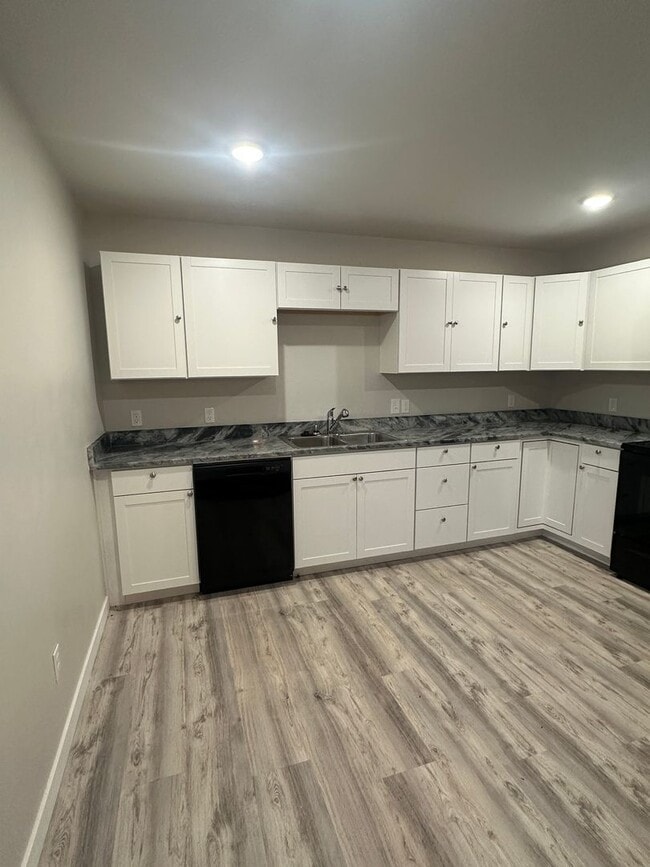 Building Photo - Brand New & Charming 2 Bedroom, 2 Bathroom Unit in St. Anthony! ($200 OFF OF FIRST MONTHS RENT!)