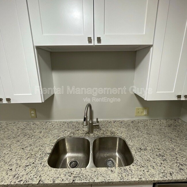 Building Photo - 8229 Halifax Ct N