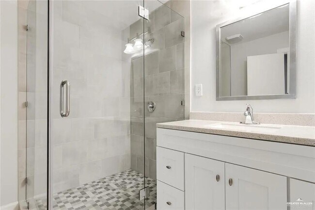 Building Photo - 10 San Esteban St