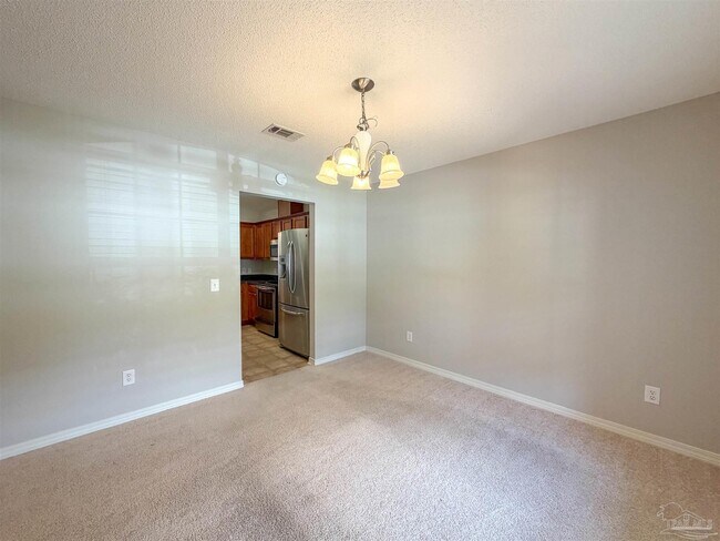 Building Photo - 697 Mozingo Ln