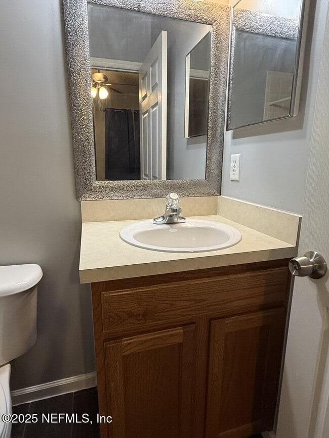 Building Photo - 516 Hopewell Dr