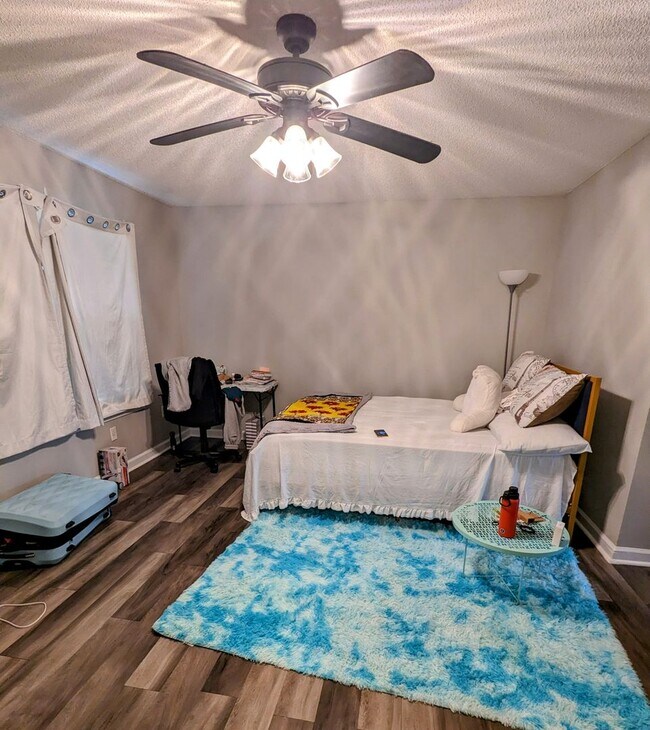 Building Photo - 3 Bedroom 3 Bath Townhome Close to GCSU in The Grove