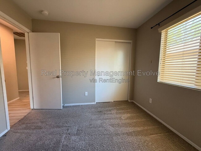 Building Photo - 7105 S 251st Dr