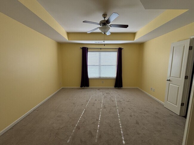 Building Photo - Gated Private Community! Spacious 3 Bedroom and 2.5 Bath End Unit Townhome