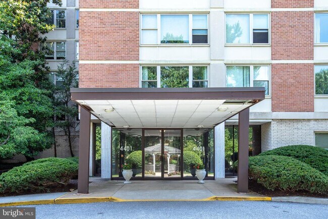 Building Photo - 4401 Roland Ave
