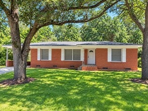 Building Photo - 2104 Clay St