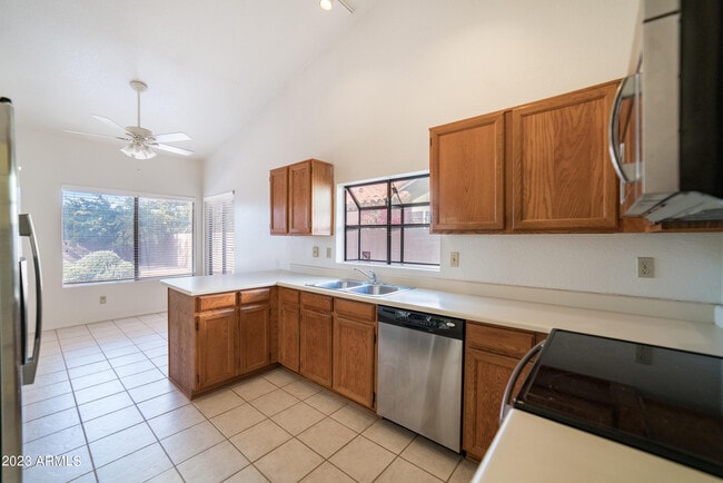 Building Photo - 9210 N 104th Pl