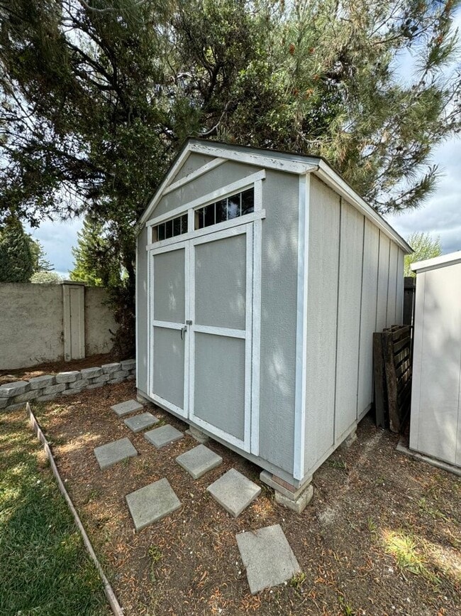 Building Photo - 4 Bedroom home in Dixon