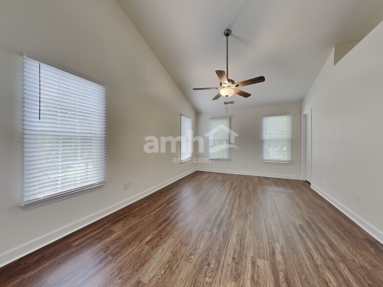 Building Photo - 2875 Gray Moss Dr