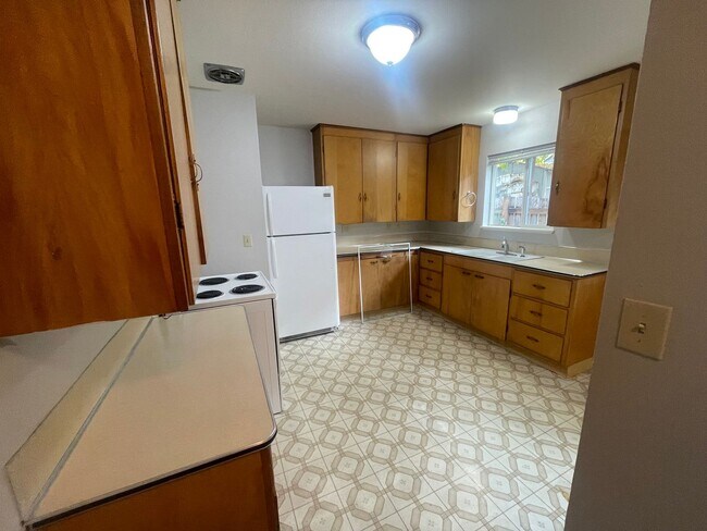 Building Photo - Charming Forest Grove 2BR Home – Great Wal...