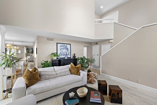 Building Photo - Charming Townhome in Turtle Rock