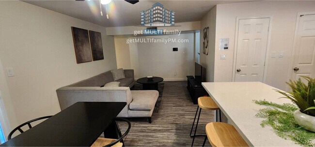 Building Photo - 515 W Pebble Beach Dr