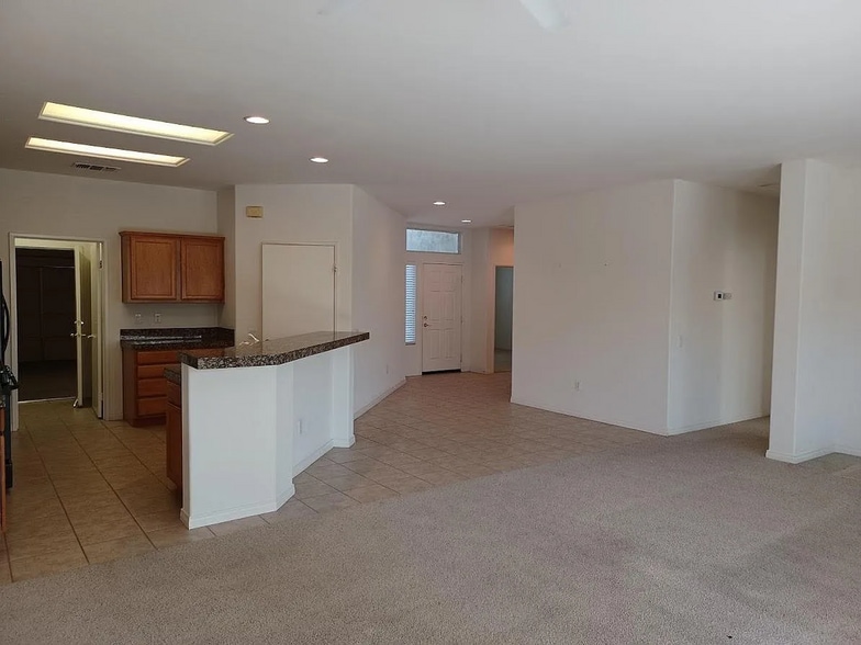 Building Photo - 78791 Stansbury Ct