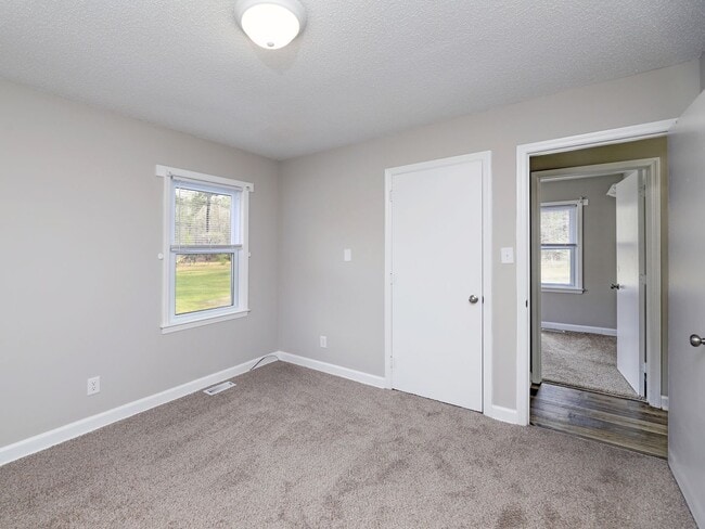 Building Photo - 3 bedroom 1 bath home for rent in New Bern