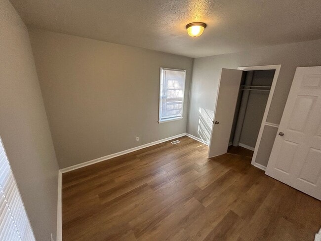 Building Photo - Charming 3BR brick home with Bonus Den