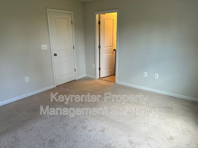 Building Photo - 213 Willowshire Ct