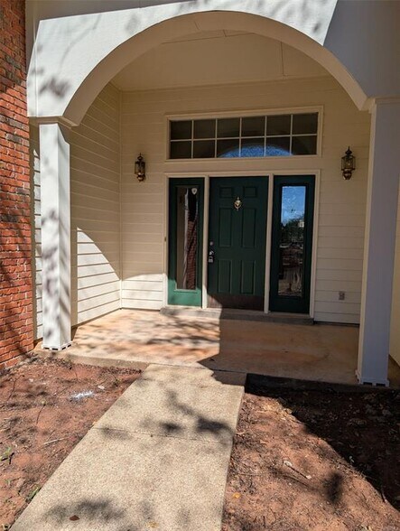 Building Photo - 45 Honeysuckle Ct