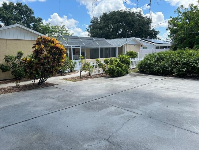 Building Photo - 3255 Village Ln