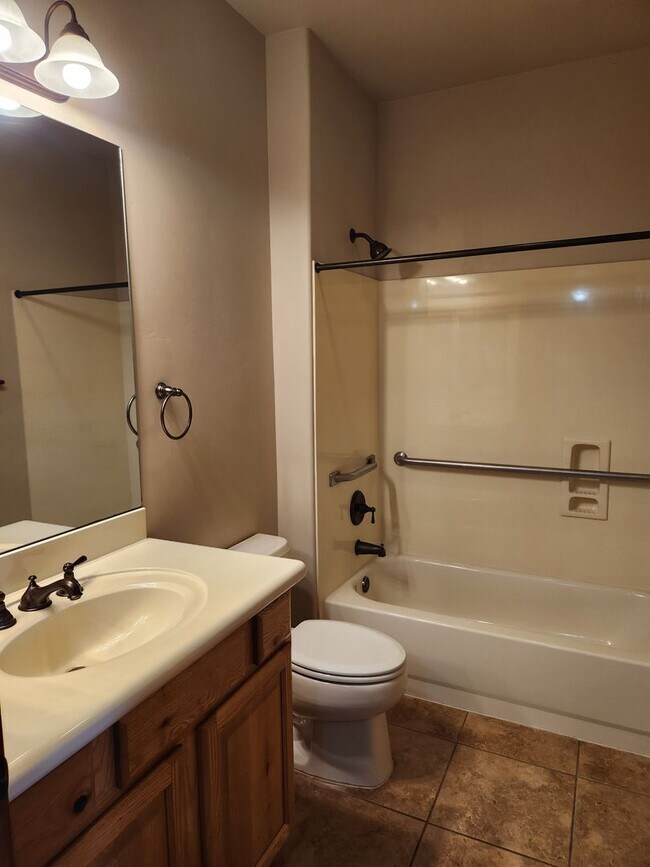 Building Photo - 200 E Malibu Dr