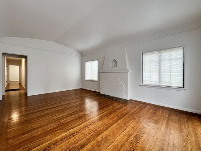 Building Photo - Classic Downtown Napa Duplex with Modern Upgrades and Across from Fuller Park