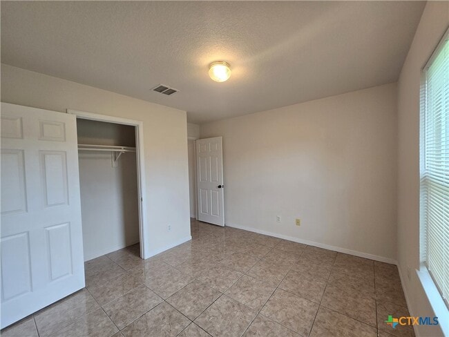 Building Photo - 5705 Mandalay Dr