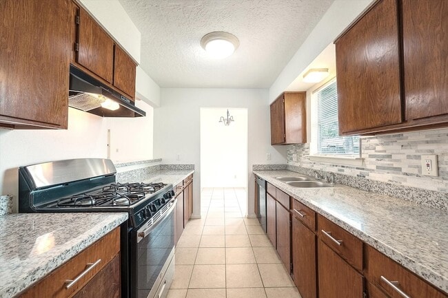 Building Photo - 2723 N Brompton Dr