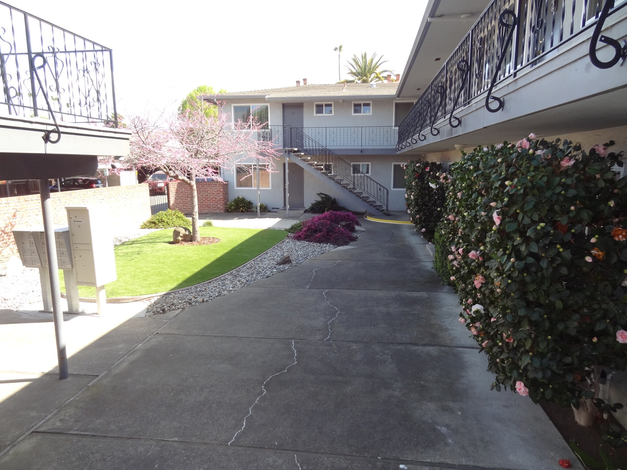 Building Photo - 2070 Latham St