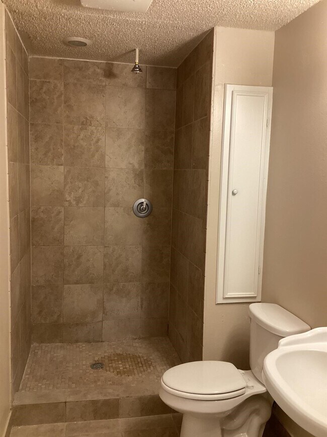 Building Photo - 2511 Peaceful Valley Dr