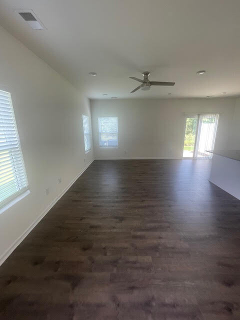Building Photo - Spacious 3-Bedroom, 2.5-Bath Home in a Gre...
