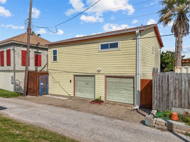 Building Photo - 1725 Avenue O