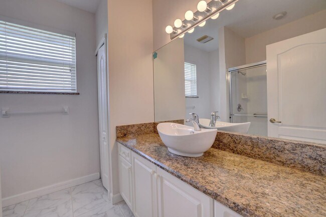 Building Photo - 8028 Plantation Lakes Dr