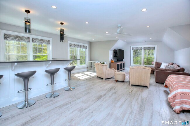 Building Photo - 46 Burr Farms Rd