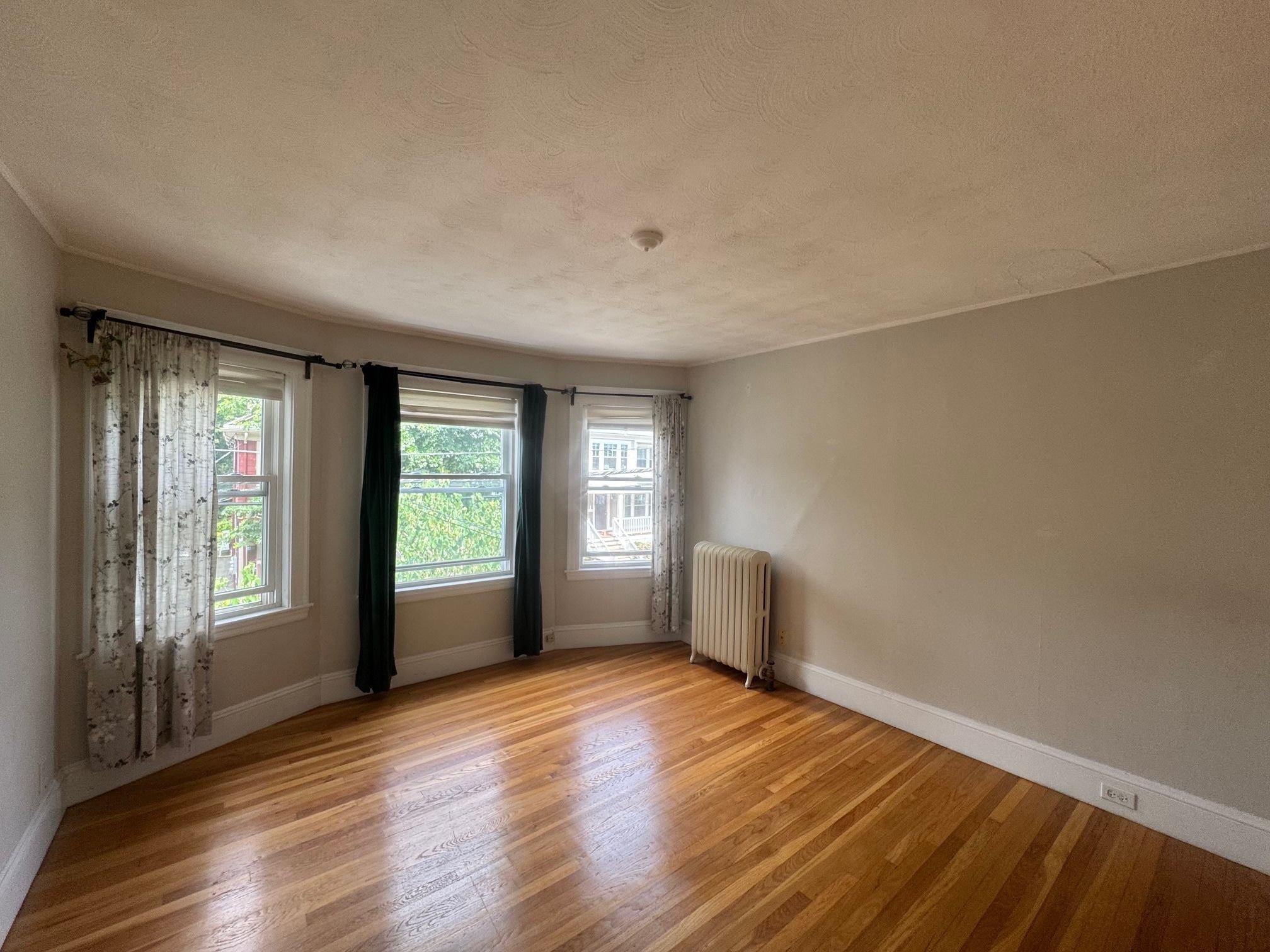 Building Photo - 48 Standish St