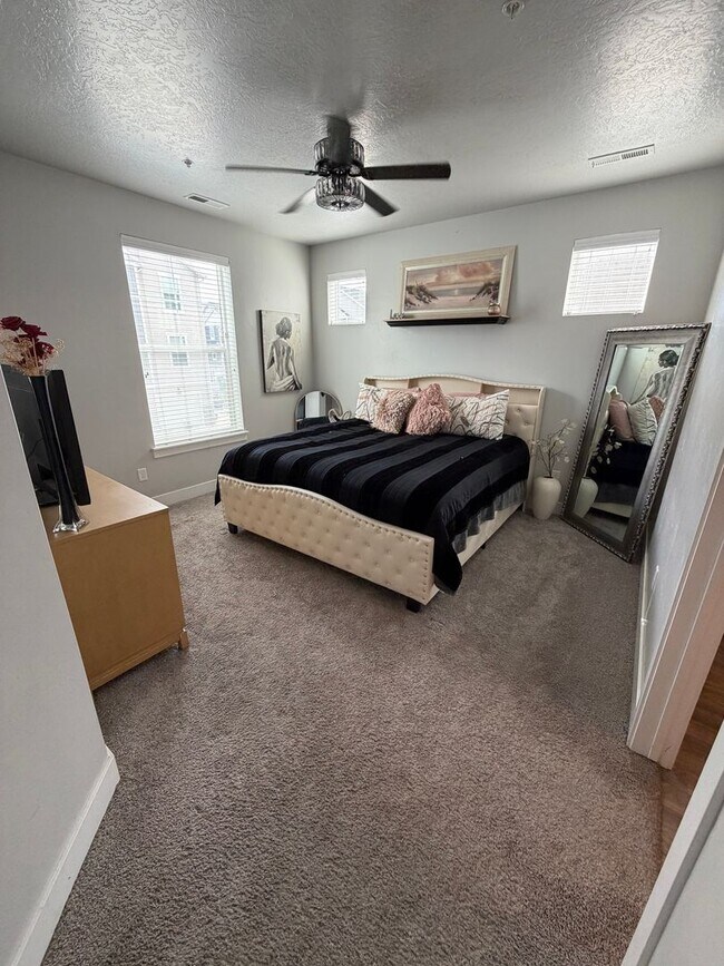 Building Photo - Beautiful 3-Bedroom Condo in Herriman! (Dog-Friendly)