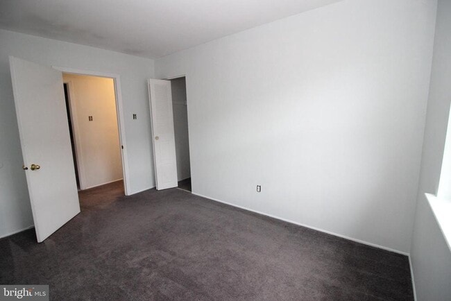 Building Photo - 7915 Fairfield St